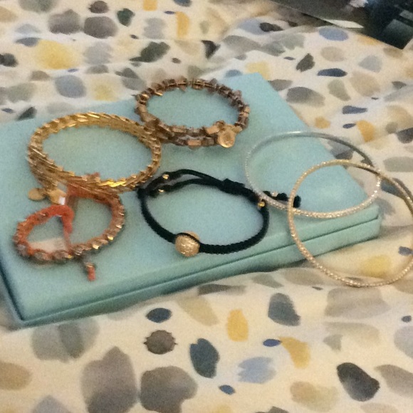 Assorted bracelets - Picture 2 of 4